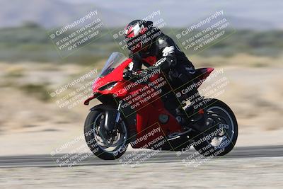 media/Dec-01-2025-Moto Forza (Mon) [[2daa91e15f]]/1-Advanced Group/Session 3 Turn 3 Exit Bump Pans/